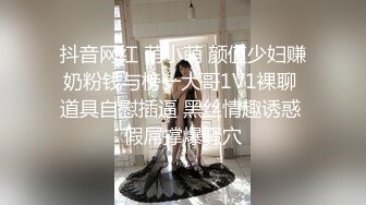 非常淫荡骚御姐，贪婪舔屌呻吟娇喘，迫不及待被操，按住双腿一顿猛操，还不够，假屌自己猛捅，实在太骚了