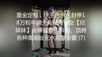  清纯甜美萝莉萌妹制服白丝诱惑，解开衣服揉捏贫乳，掰穴特写揉搓