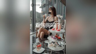 跟随抄底跟男友逛街的漂亮美女 屁屁很饱满蛮性感的