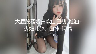 珍珠内裤开档黑丝露脸小甜心跟大哥激情啪啪，埋首胯下口交大鸡巴