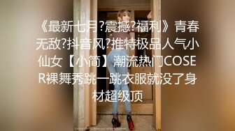 花裙尤物换上空姐制服有那味儿了 像新疆美女异域尤物 最美的婴儿肥女神