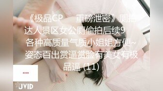 小孩没多大的美少妇，和老公居家直播赚钱