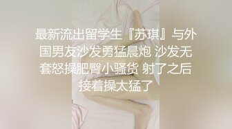 最新4月厕所TP二个美眉嘘嘘