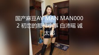 可爱的亚洲女孩吮吸她男朋友的白色公鸡，然后做了个面部POV