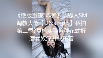 娇小身材苗条妹子【小骚猫】浴缸洗澡再床上自慰秀，按摩器震动无毛嫩穴掰开特写，非常粉嫩不要错过