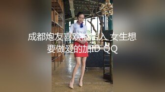 这漂亮美眉有意思 在家客厅玩全裸露出紫薇 大屁屁正在浪啊浪时 貌似听到开门声 赶紧吓的跑回房间 太会玩了