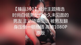 女仆装美少妇，客厅沙发上后入无套啪啪，快速抽查内射