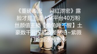 ⚫️⚫️坑神潜入大学校园，女厕全景偸拍，课间络绎不绝的学生妹方便，浑圆的大美臀像是坐在镜头上一样