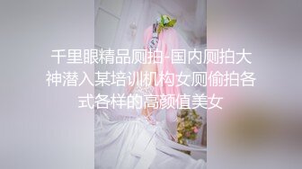 和新婚不久的老婆在客厅