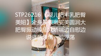 女友黑色情趣内衣摆拍