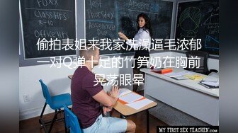 华南理工大学 205教室第一排盖着裙子的小哥哥 表情很冷酷 导的很自然 把旁边的黑衣小哥羡慕坏了！