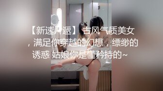 极品嫩妹小姐姐，舔弄对着脸特写口交，脱掉内裤上位骑乘，扛起双腿抽插猛操