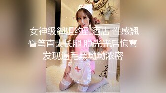 北京骚母狗蜜桃臀大奶子露脸口交大鸡巴吸蛋蛋真精彩，被大哥各种爆草抽插浪叫呻吟，表情好骚射在她大屁股上