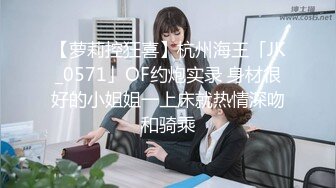 偷拍穿着制服的少妇 外面穿着长裤 里面竟然穿着开档丝袜