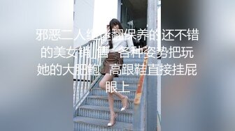  勾搭在田里干活的农村啊姨激情啪啪，交大鸡巴直接在拖拉机上面干她