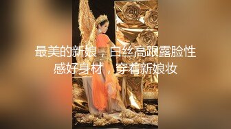 跟踪花裙妹子进厕所偷拍尿尿再拍脸