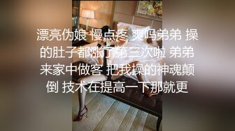 沙发大战高挑御姐范妹子，被胖哥哥跪式口交