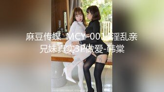 91玉儿对着镜子拿着摄像机和丝袜美女地上搞到床上高清