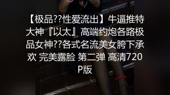 广西夫妻户外勾搭~老婆，你给胸她看一下勾引~