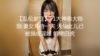   贵在真实！清纯无敌的妹子被灌醉后背到房间里欣赏，慢慢去除她的衣服