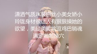 极品大奶宝贝露脸姐妹陪狼友过圣诞，乖巧听话颜值高，性感的大奶子逼里塞着跳蛋掰开给狼友看，撅着屁股发骚