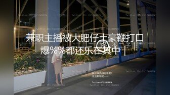 新手夫妻露脸的嫂子回家路上就开始跟狼友发骚，回到家迫不及待扒下大哥内裤舔鸡巴，激情上位后入抽插好刺激