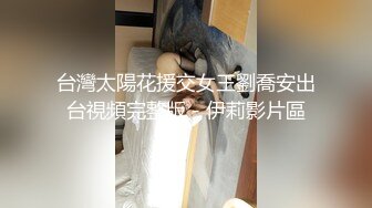 性感大奶妹子夜晚和炮友驾车户外车震，舔弄大屌上位骑坐前后蠕动，呻吟娇喘高潮射在肚子上