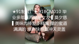   牛仔裤白毛衣小姐姐真漂亮 纯纯气质坐在沙发上忍不住抱紧亲吻挑逗