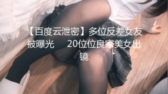 KTV女厕近距离偷窥美女员工保养的还不错的大肥B