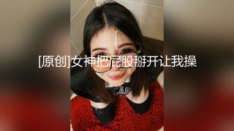 让女友对着窗户外面操