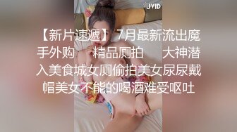 商业街跟随抄底JK漂亮美眉 两次抄到同一位小姐姐 貌似很喜欢JK和黑骚丁 大屁屁一扭一扭超性感