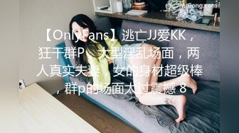 《极品CP魔手外购》火爆商场女厕固定4K镜头拍脸移动镜头拍私处，各路年轻美女美少妇方便，有美女也有极品B[ (9)