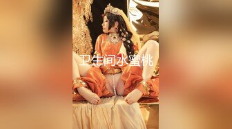 【新片速遞】 ✨【反差少妇】富婆私下是个骚M，花钱养着两个男模还要给他们喝尿舔脚，被操到喷水