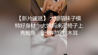 4名身材火辣的美女一丝不挂搔首弄姿配合摄淫师