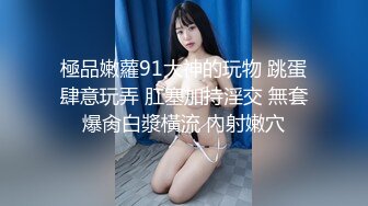 三个00后小妹跟蒙面大哥精彩展示，全程露脸性感可爱黑丝诱惑，让大哥轮流爆草浪叫呻吟，表情好骚，道具玩逼