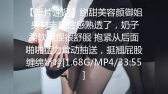 十月最新魔手外购精品厕拍《顶级颜值》美女呕吐大号牛仔裤美女嘘嘘完把两根手指头深深插进了喉咙里抠