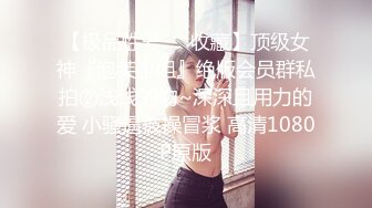 花臂纹身金发20美少女，一线天无毛馒头B，发骚扣穴自慰，翘起美臀特写，美穴让人欲罢不能