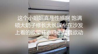 兔女郎装扮！肉肉身材小姐姐！大奶无毛骚穴，假屌乳交插穴，翘起肥臀后入，疯狂揉搓阴蒂