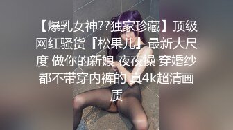 商场女厕全景偷拍牛仔短裙靓妹低着头深沉的玩手机蜜穴失守