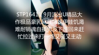 极品半老徐娘性感比基尼，如狼似虎韵味十足轻熟女和炮友无套啪啪做爱，手持镜头深喉吃鸡，操到内射，特写逼逼